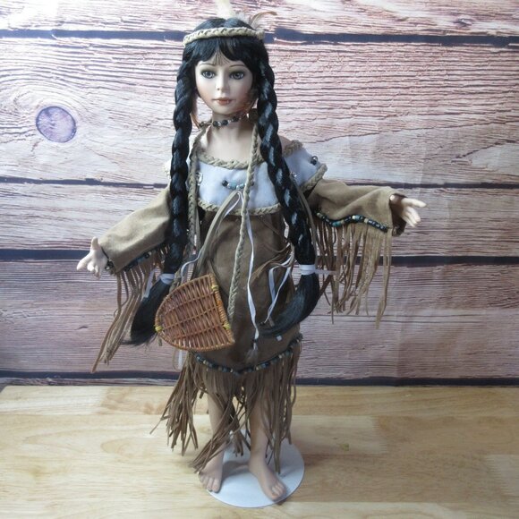 Native American Indian Exquisite 18" Doll with Accessories & Stand - Vintage - Picture 2 of 15